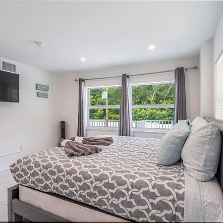 The Purple Pelican Beachfront With Ocean Balcony Unit 1 فورت لودرديل المظهر الخارجي الصورة