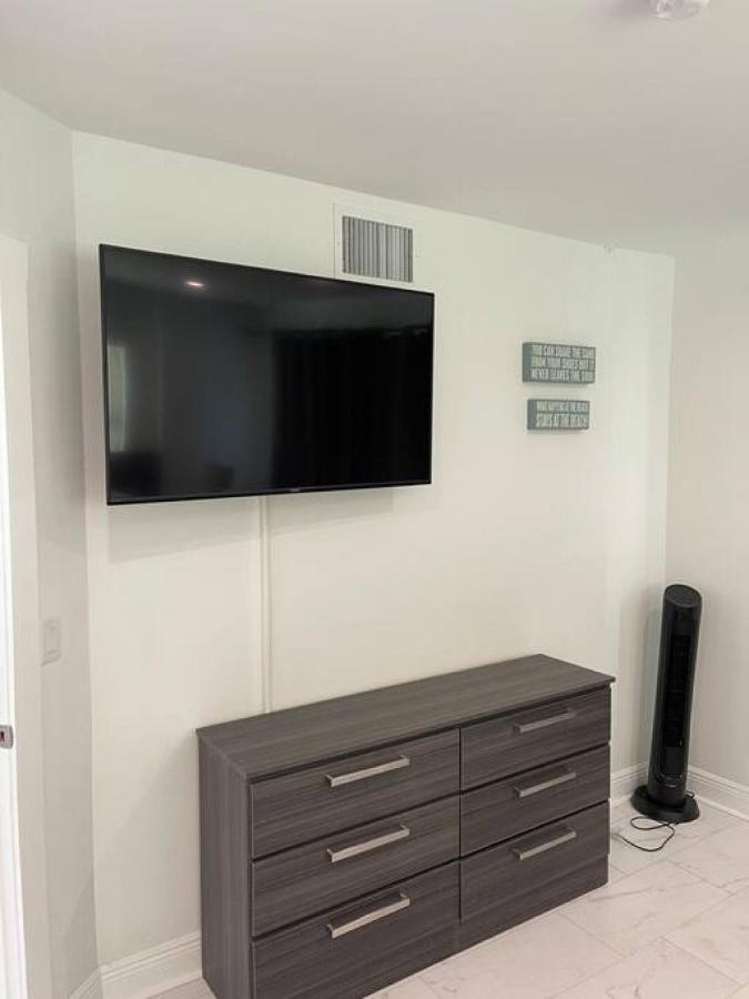 The Purple Pelican Beachfront With Ocean Balcony Unit 1 فورت لودرديل المظهر الخارجي الصورة