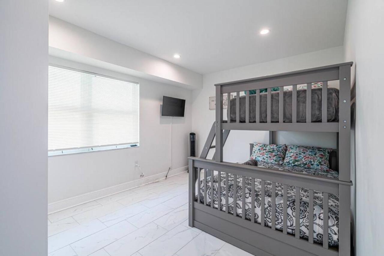 The Purple Pelican Beachfront With Ocean Balcony Unit 1 فورت لودرديل المظهر الخارجي الصورة