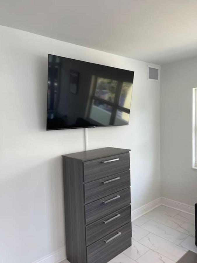 The Purple Pelican Beachfront With Ocean Balcony Unit 1 فورت لودرديل المظهر الخارجي الصورة